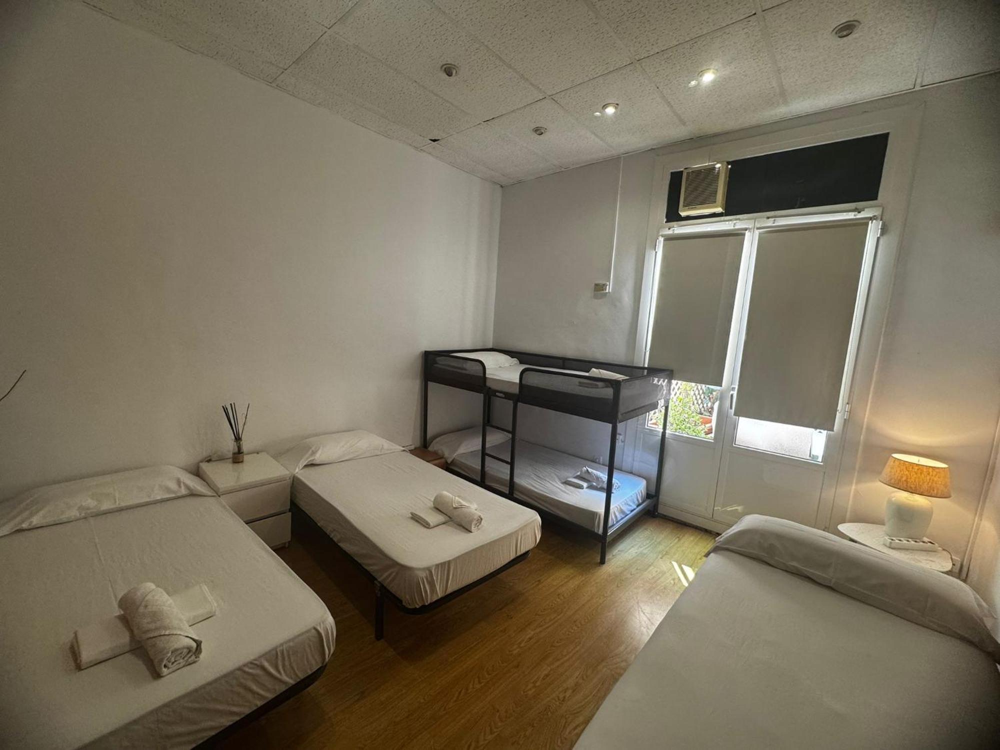 Habitacion Para Grupos Hasta 8 En Plena Rambla De Cataluna Barcelona Exterior foto
